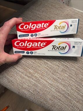 Colgate Total Deep Clean Toothpaste - Red & White